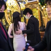 Cô gái rơi vào cảnh nợ nần vì dịch vụ host club